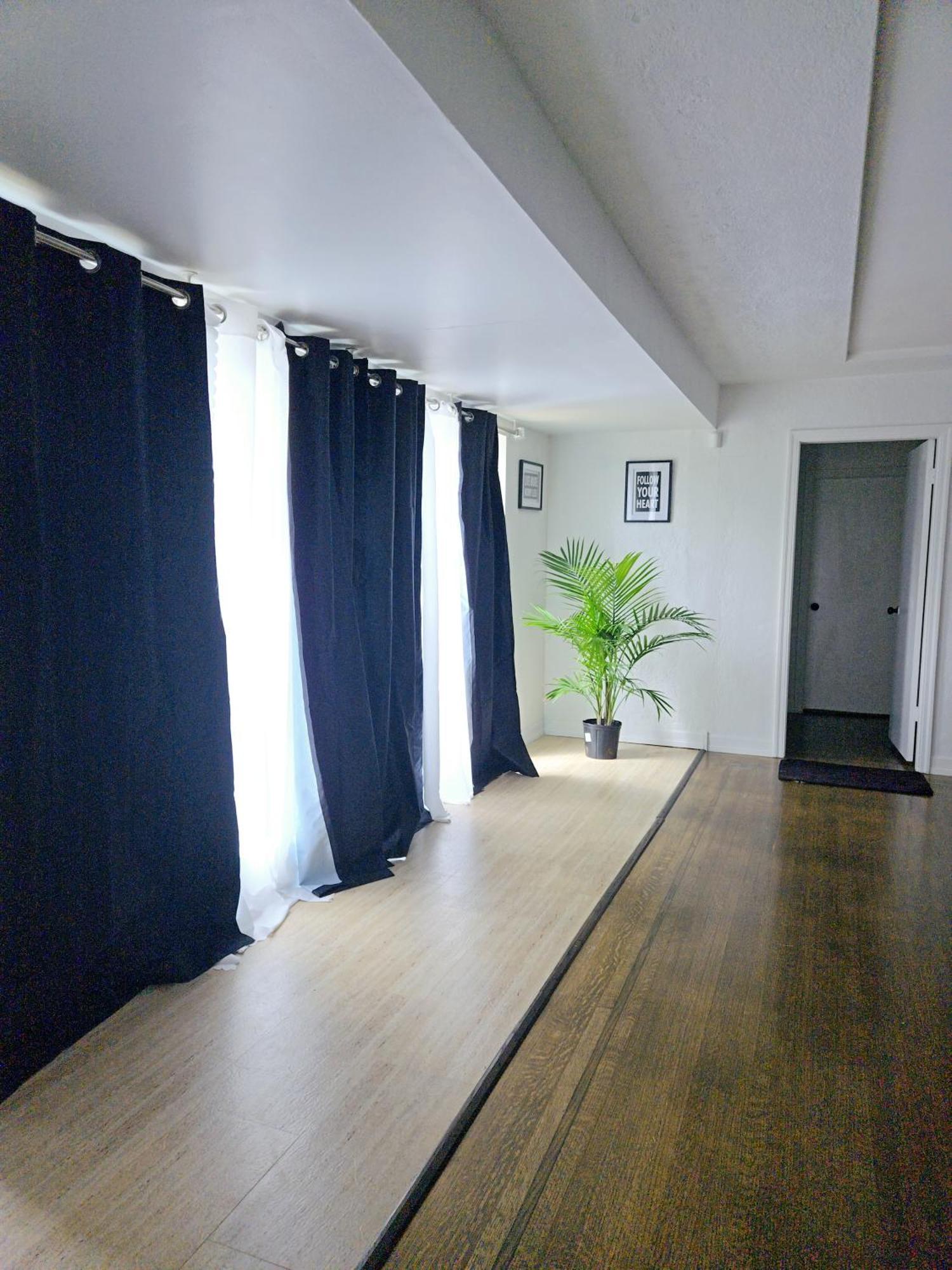 Cozy Stylish Black & White Design Room In The Heart Of Vancouver! Private Parking, Self Check-In & Just 4 Mins To Metrotown! Ngoại thất bức ảnh