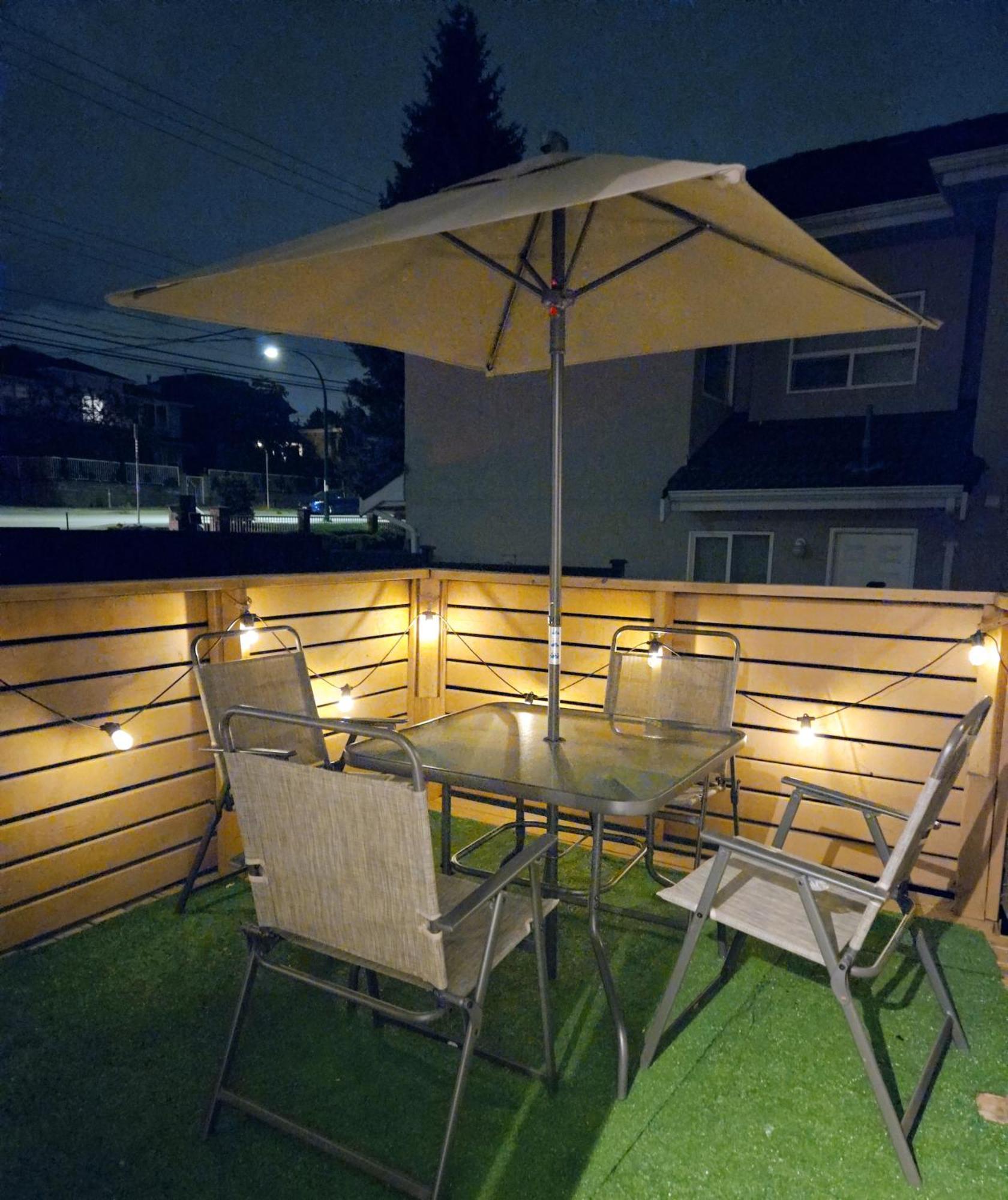 Cozy Stylish Black & White Design Room In The Heart Of Vancouver! Private Parking, Self Check-In & Just 4 Mins To Metrotown! Ngoại thất bức ảnh